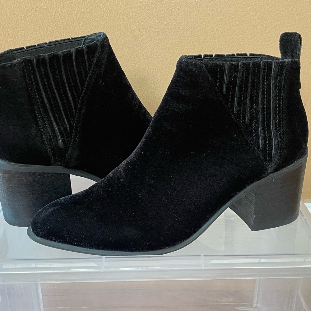 Jeffrey Campbell Black Velvet Ankle Booties Size 8.5